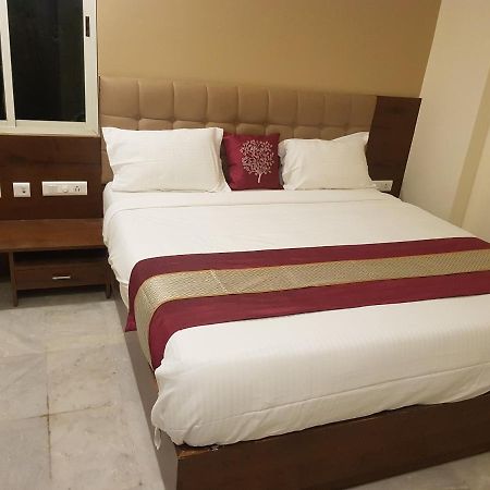 מלון טירופאטי Durga Residency מראה חיצוני תמונה