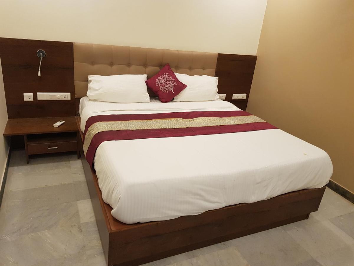 מלון טירופאטי Durga Residency מראה חיצוני תמונה