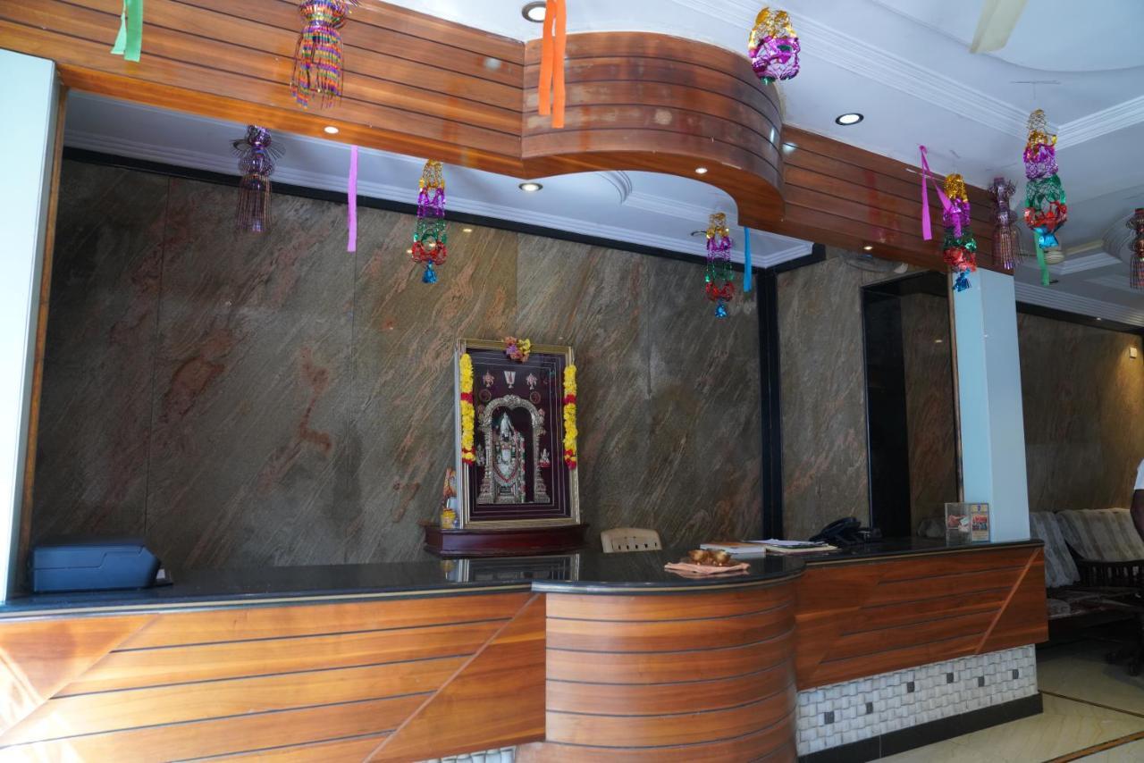 מלון טירופאטי Durga Residency מראה חיצוני תמונה