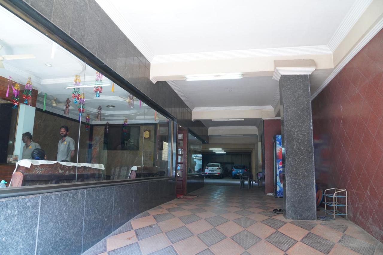 מלון טירופאטי Durga Residency מראה חיצוני תמונה