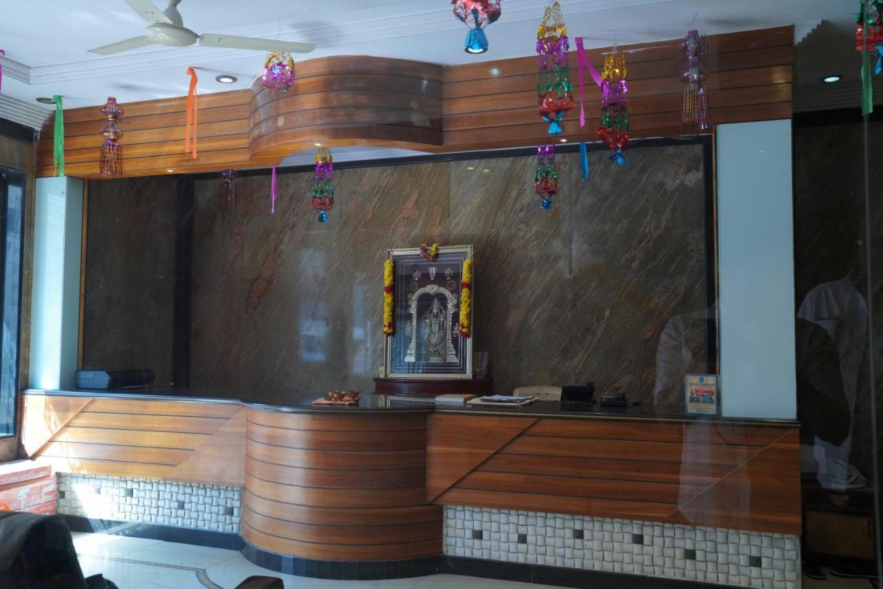 מלון טירופאטי Durga Residency מראה חיצוני תמונה