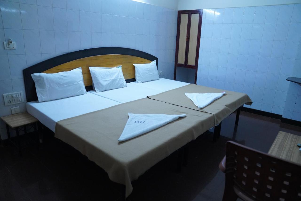מלון טירופאטי Durga Residency מראה חיצוני תמונה